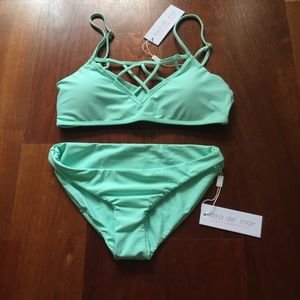 BNWT Issa de’ mar set